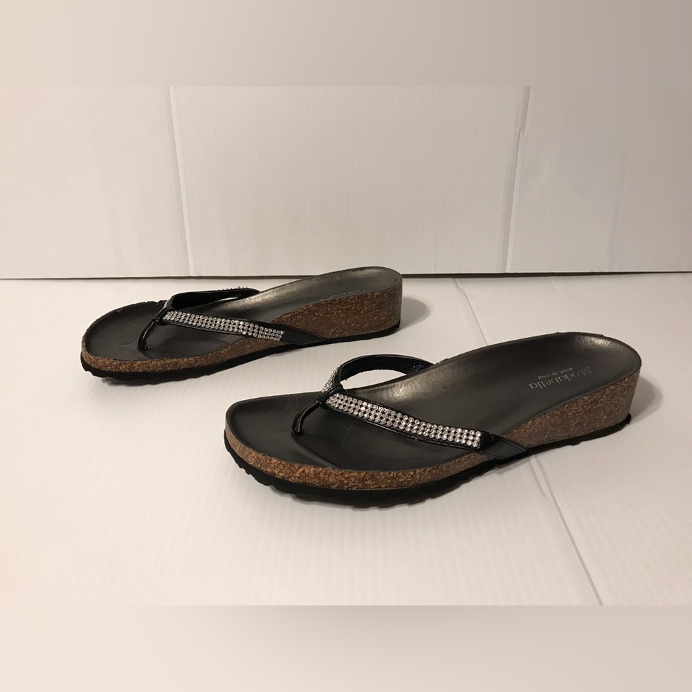 Modabella embellished rhinestone Thong sandals fits size 9.5 Made in Italy